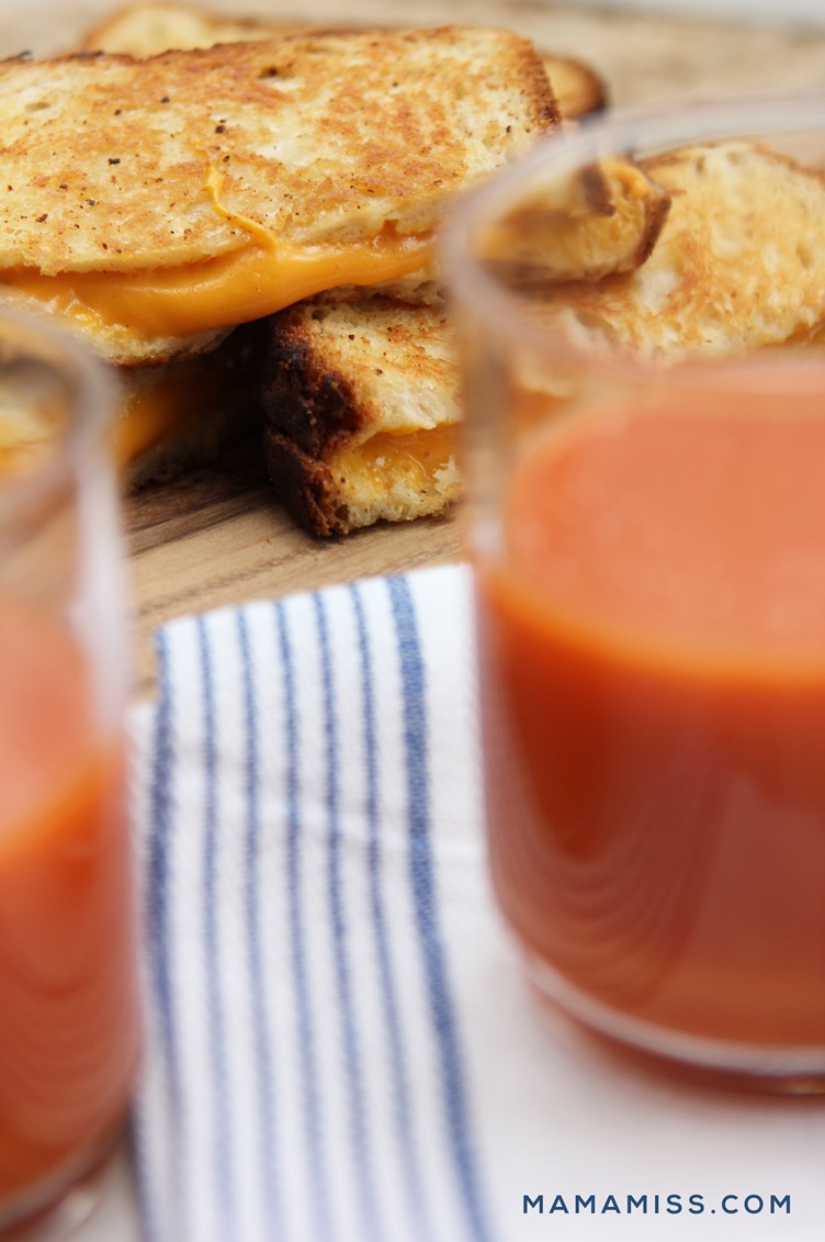 Vegan, gluten free, & dairy free ooooey gooey goodness with this Tomato Soup & Grilled Cheese  from @mamamissblog