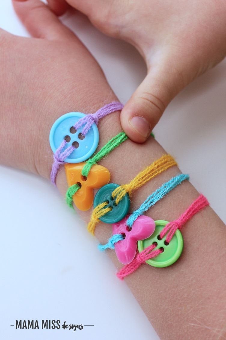 Tell a friend you love them just the way they are with these handmade colorful friendship bracelets. @mamamissblog